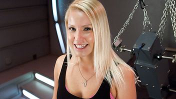16155-Vanessa Cage