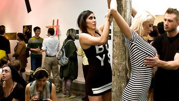 34156-Bill Bailey,Courtney Taylor